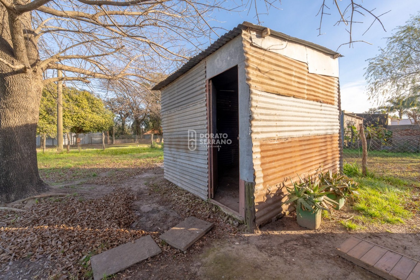 LOTE EN ESQUINA + CASA A TERMINAR! - AREA RESIDENCIAL!