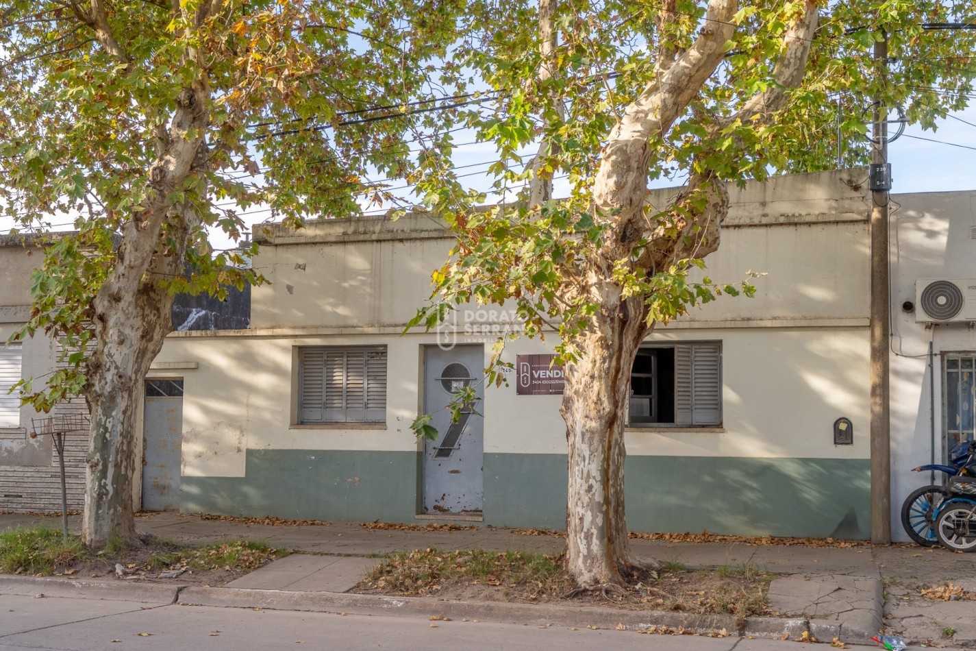 CASA A RECICLAR + LOTE PASANTE! 2 FRENTES!