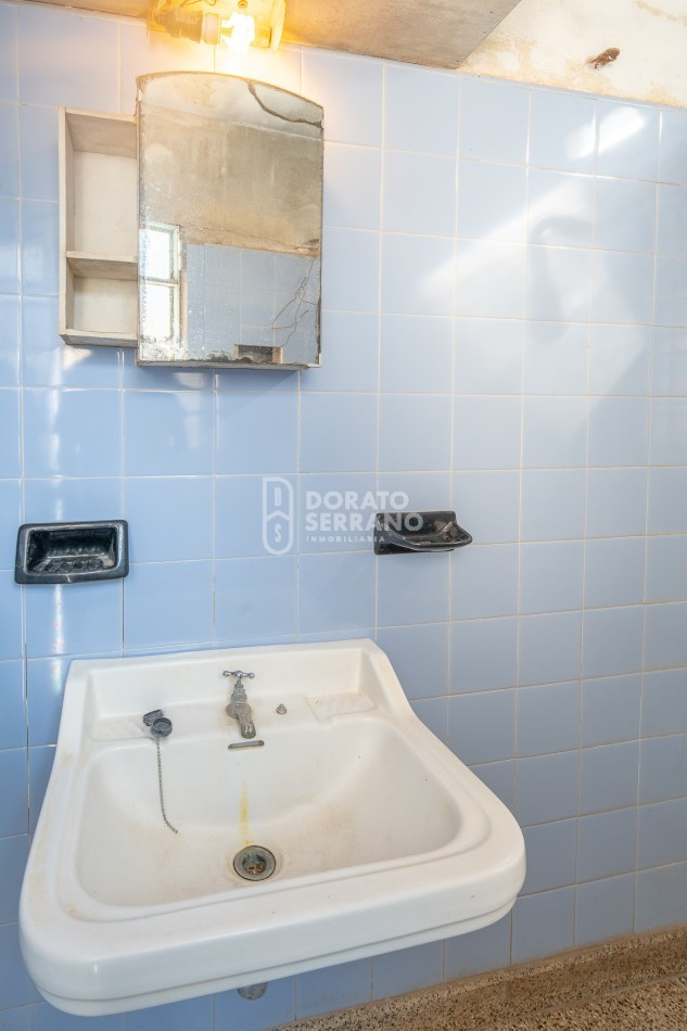 CASA EN ESQUINA! GRAN UBICACION!