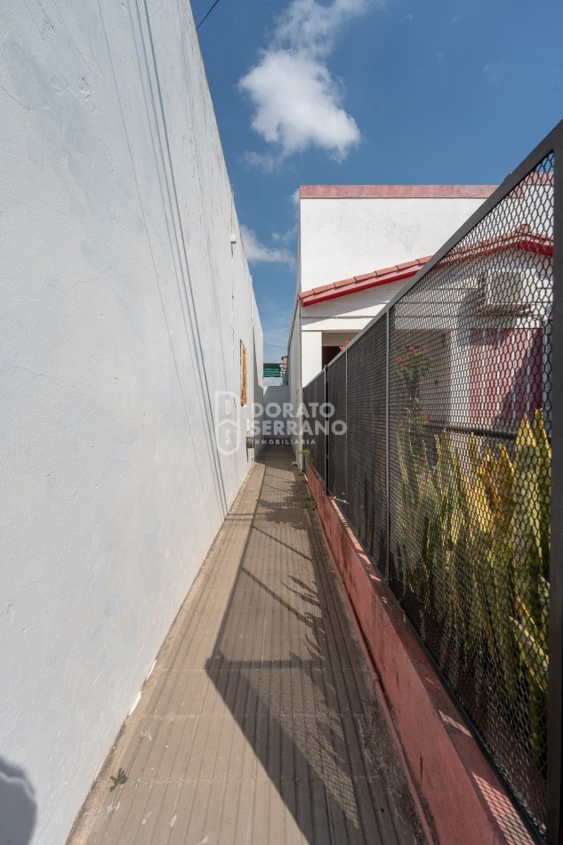 OPERATIVA! A MTS. DE AVENIDA! TODOS LOS SERVICIOS.