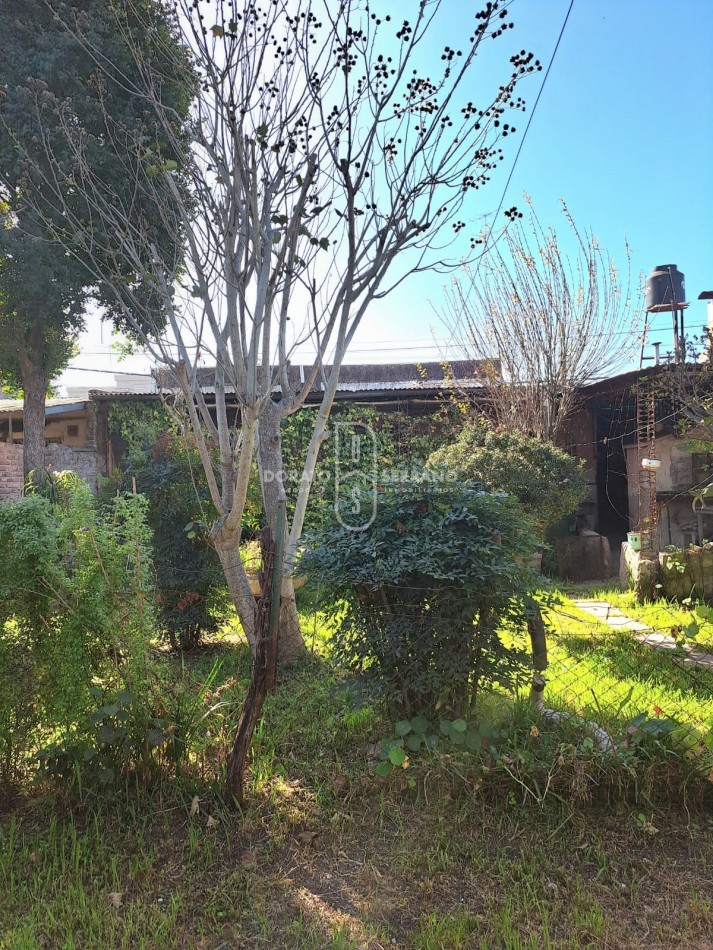 CASA A PASOS DE AV. 20 DE JUNIO! BARRIO TROPEZON!
