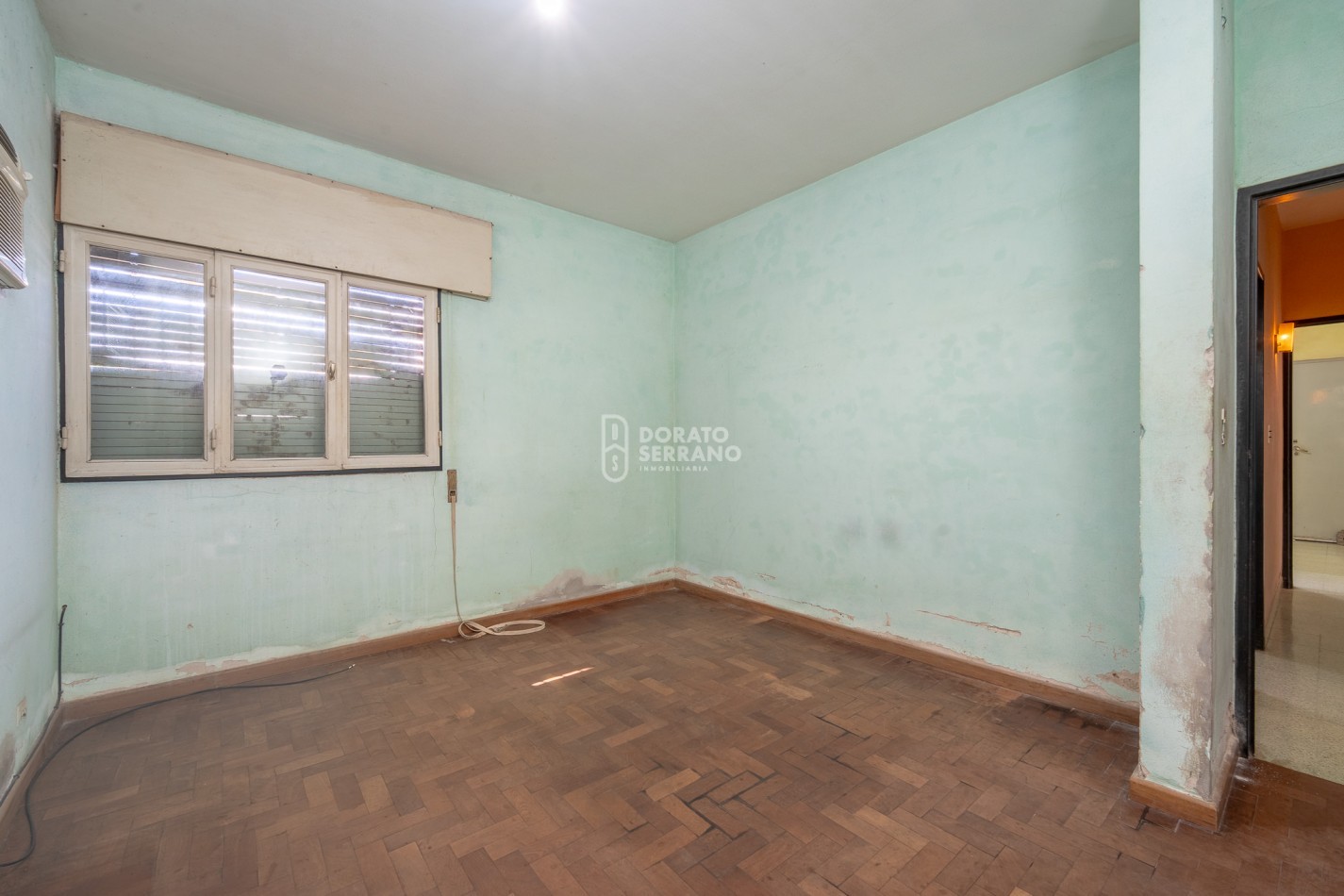 CASA EN ESQUINA! GRAN UBICACION!