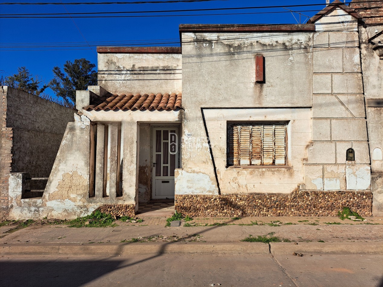 LOTE + CASA A RECICLAR -