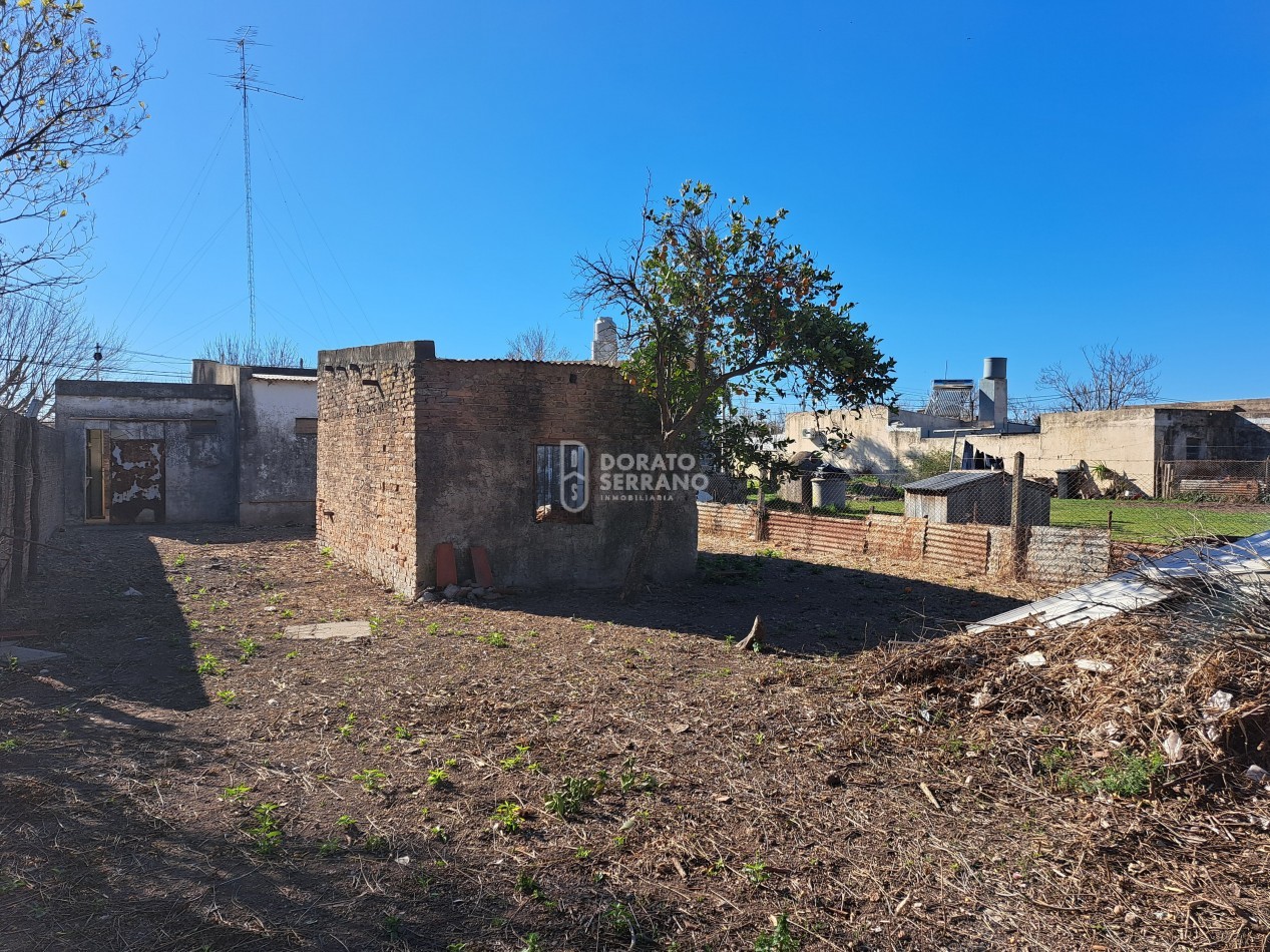 LOTE 10X45 +TODOS LOS SERVICIOS + PLUS CONSTRUCCION A RECICLAR.