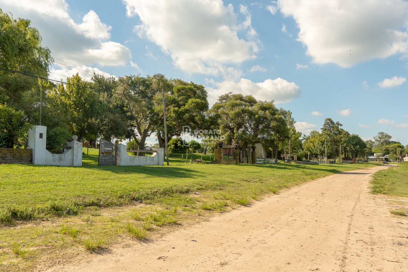 CASA EN EL RIO! GRANDIOSA! BARRIO BASUALDO!