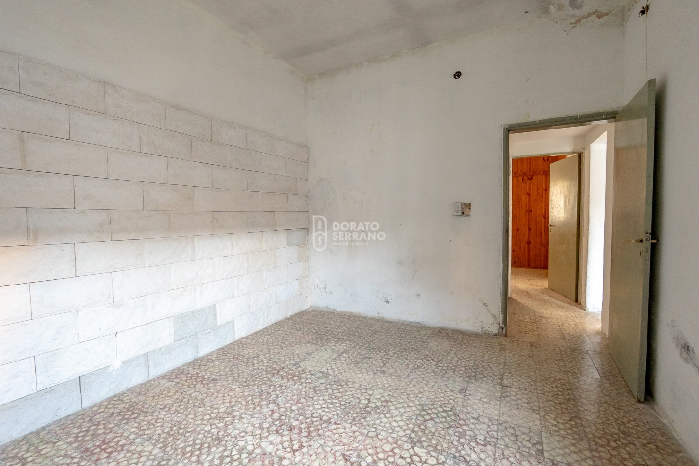 LOTE 10X45 +TODOS LOS SERVICIOS + PLUS CONSTRUCCION A RECICLAR.