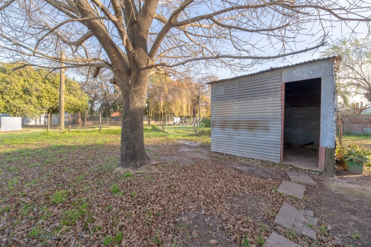 LOTE EN ESQUINA + CASA A TERMINAR! - AREA RESIDENCIAL!