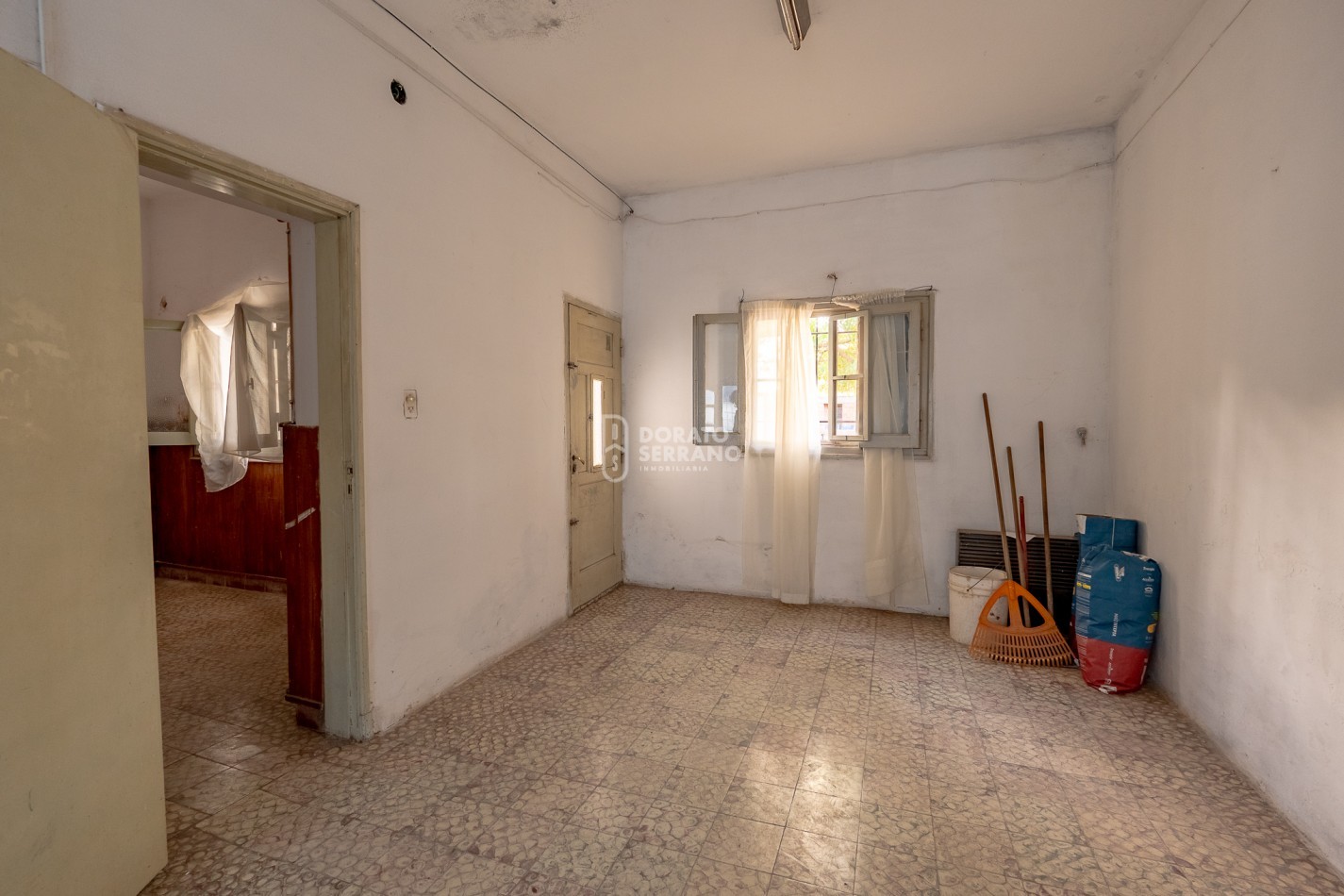LOTE 10X45 +TODOS LOS SERVICIOS + PLUS CONSTRUCCION A RECICLAR.