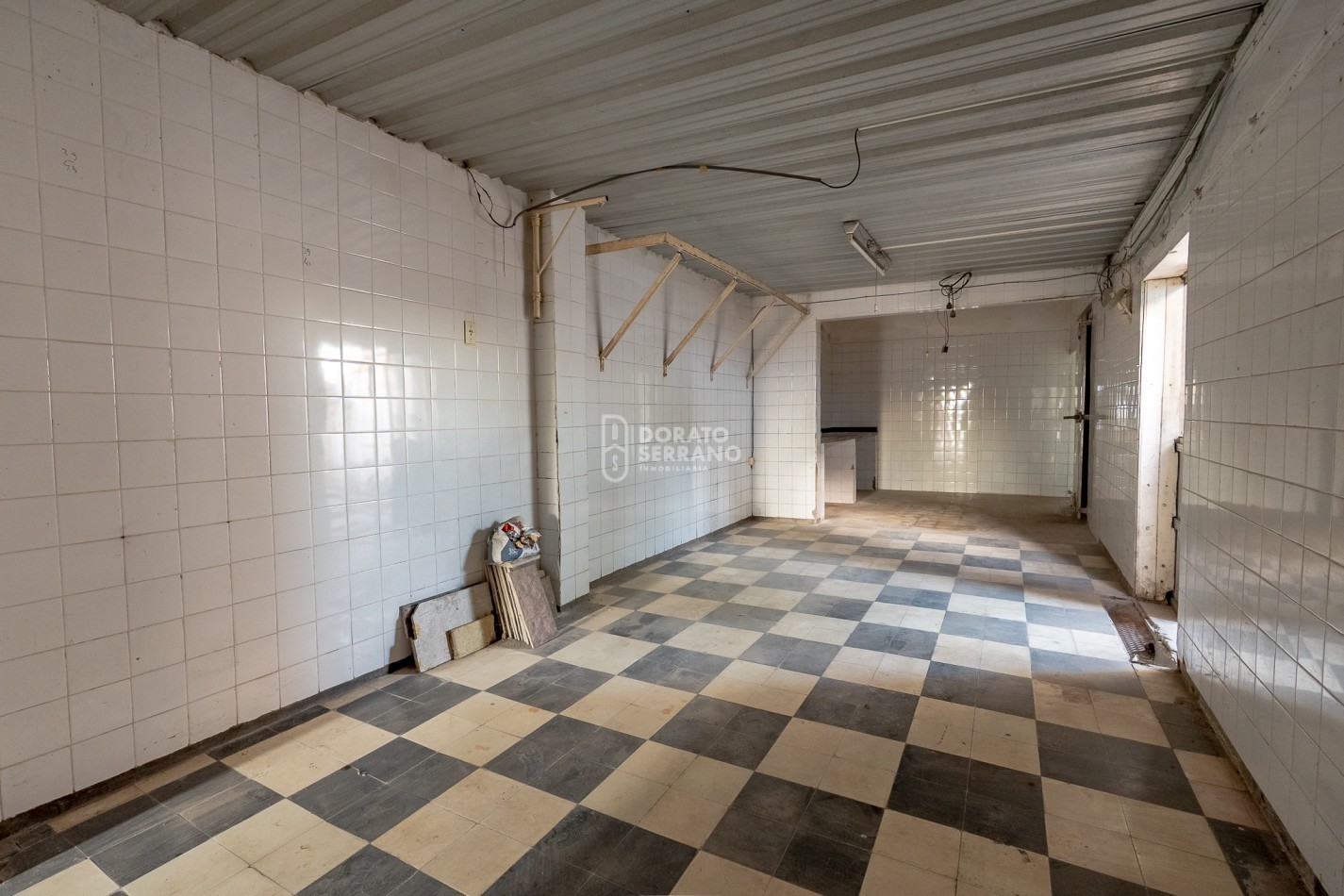 LOTE 10X45 +TODOS LOS SERVICIOS + PLUS CONSTRUCCION A RECICLAR.