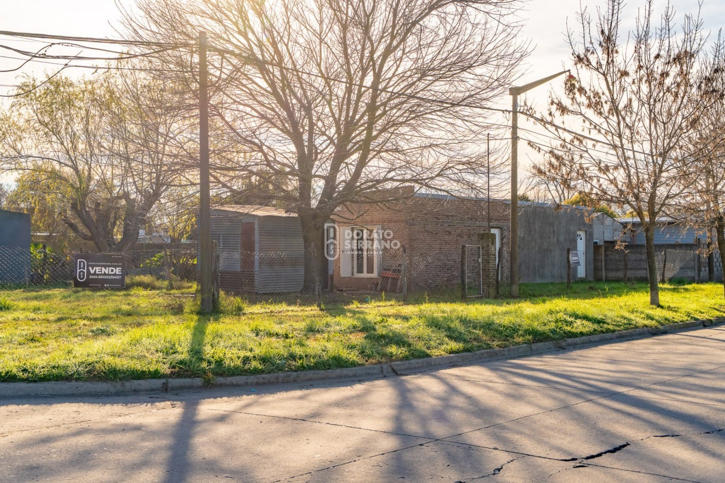 LOTE EN ESQUINA + CASA A TERMINAR! - AREA RESIDENCIAL!