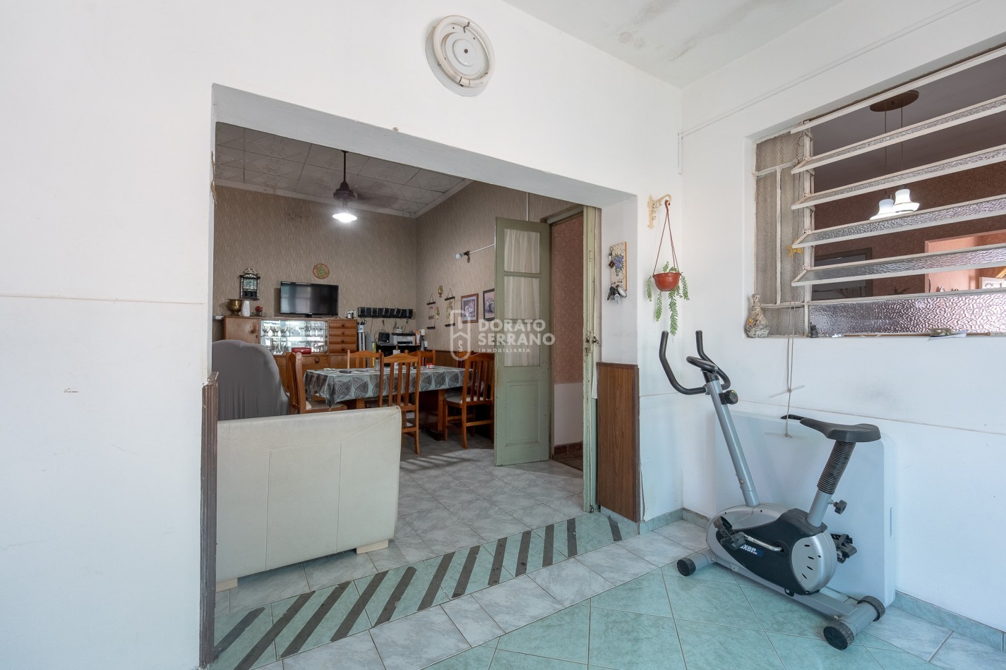 OPERATIVA! A MTS. DE AVENIDA! TODOS LOS SERVICIOS.