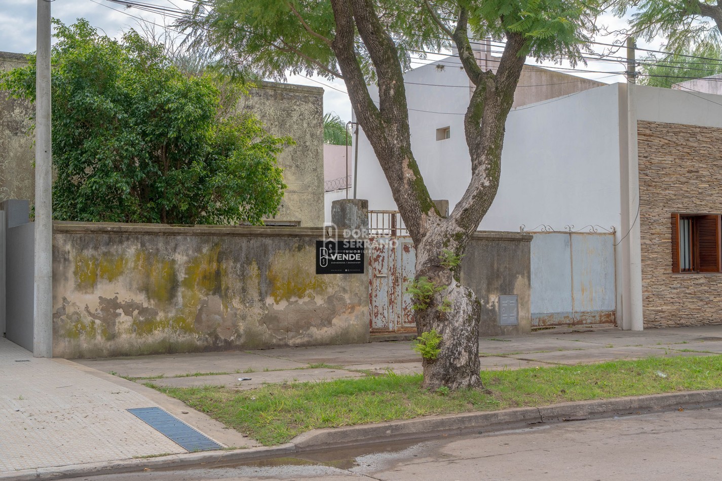 CASA SOBRE AVENIDA A RECICLAR! CENTRO! GRAN POTENCIAL!
