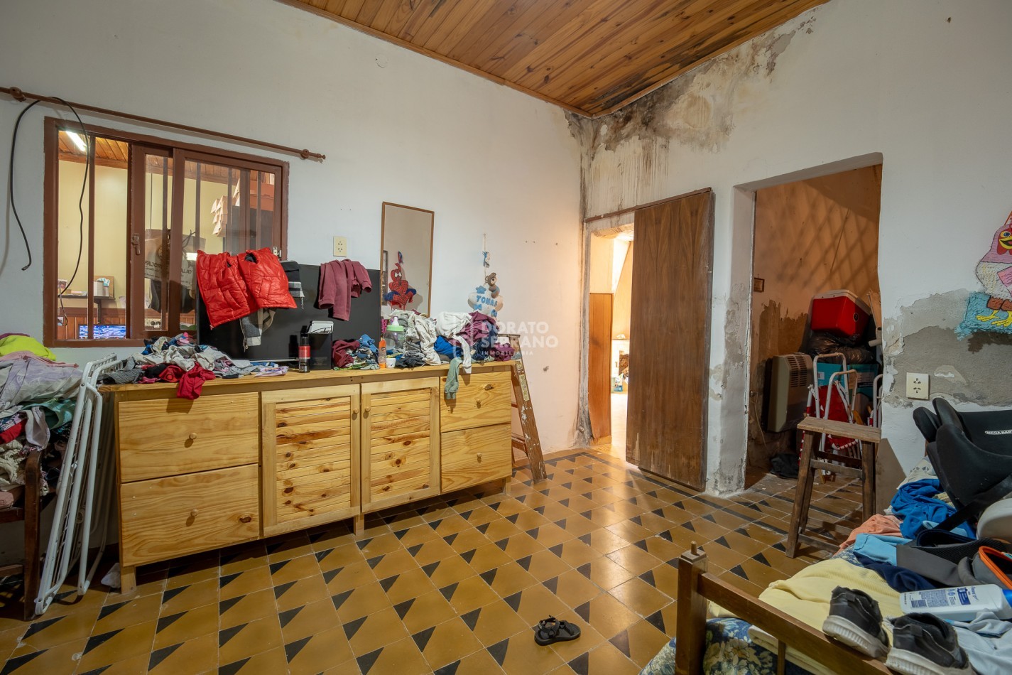 LOTE EN BARRIO FLORIDA! TODOS LOS SERVICIOS - PLUS EDIFICADO A DEMOLER O RECICLAR. 