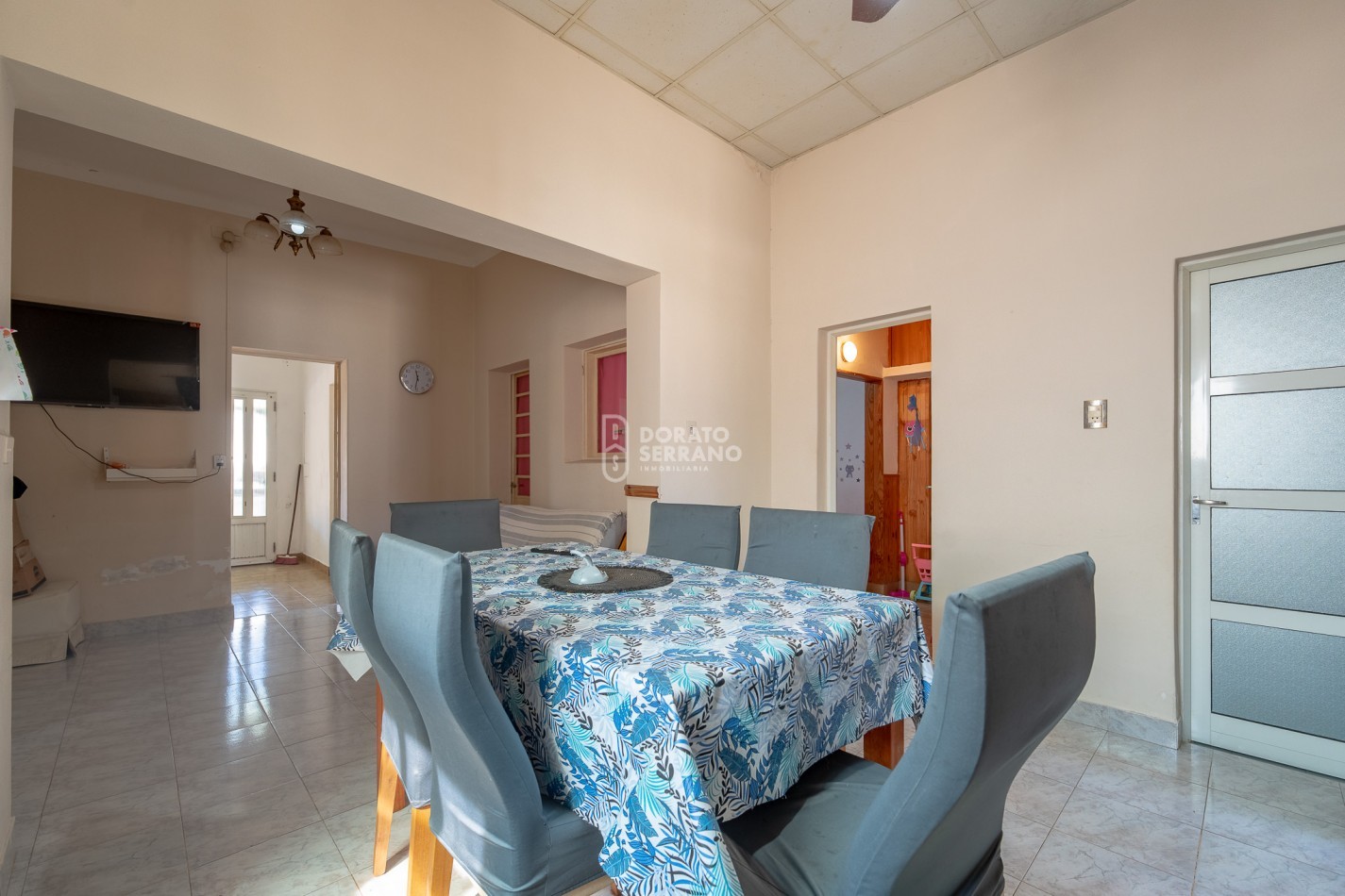 CASA TIPO + TODOS LOS SERVICIOS! Buena ubicacion & Estado Operativo.
