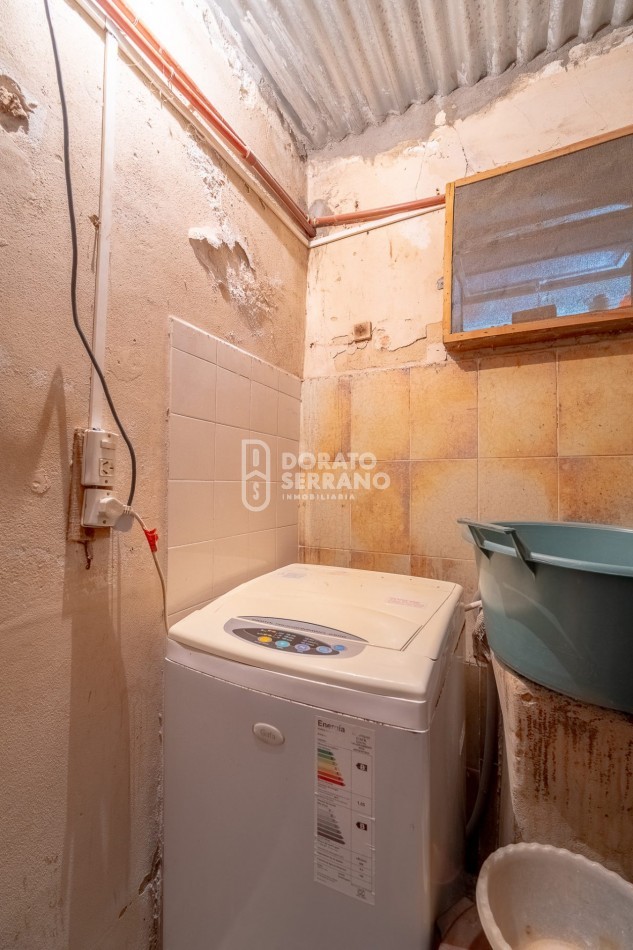 CASA EN ESQUINA / TODOS LOS SERVICIOS!