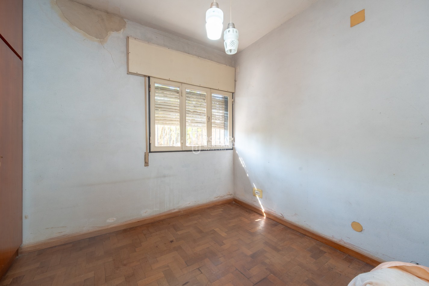 CASA EN ESQUINA! GRAN UBICACION!