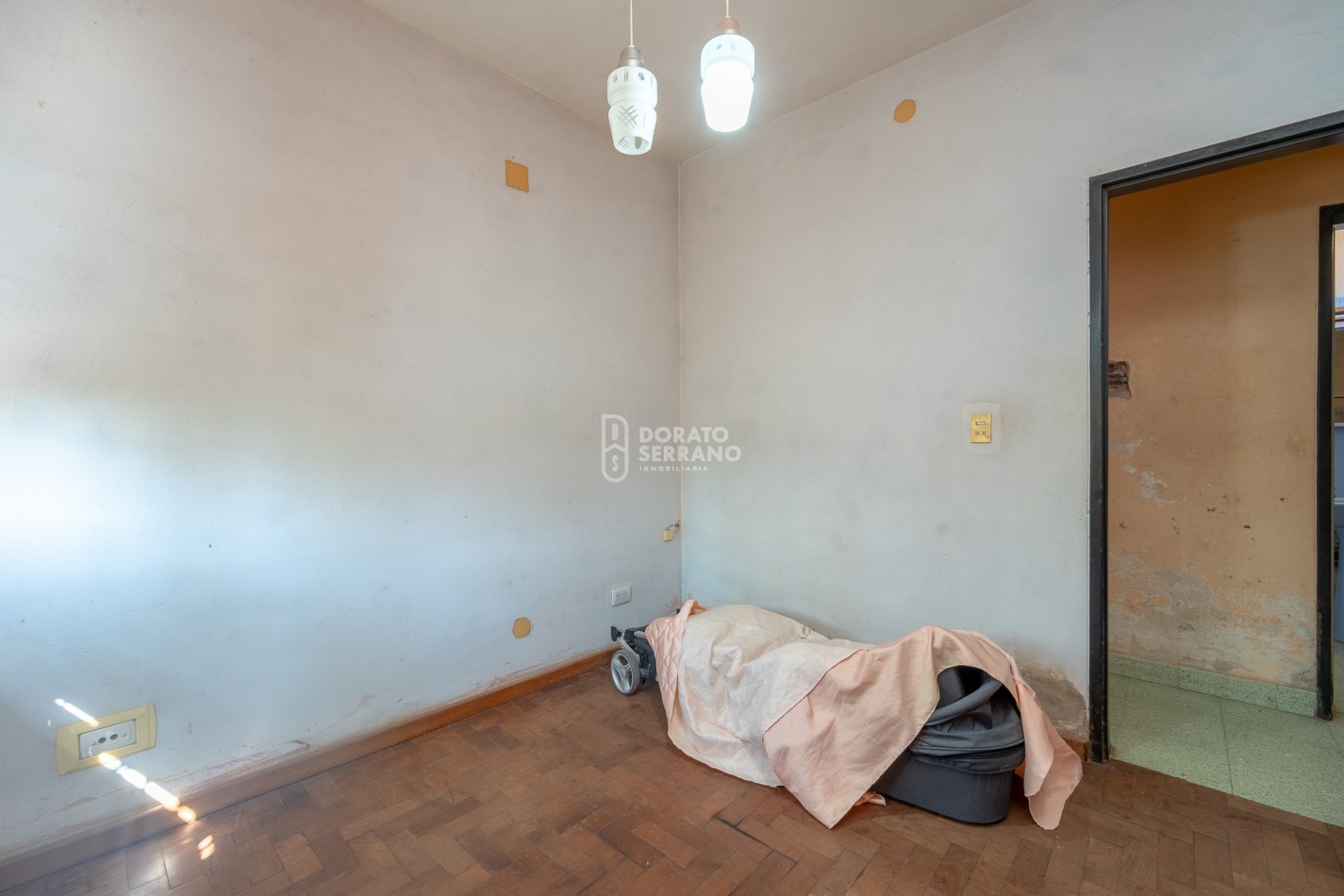 CASA EN ESQUINA! GRAN UBICACION!