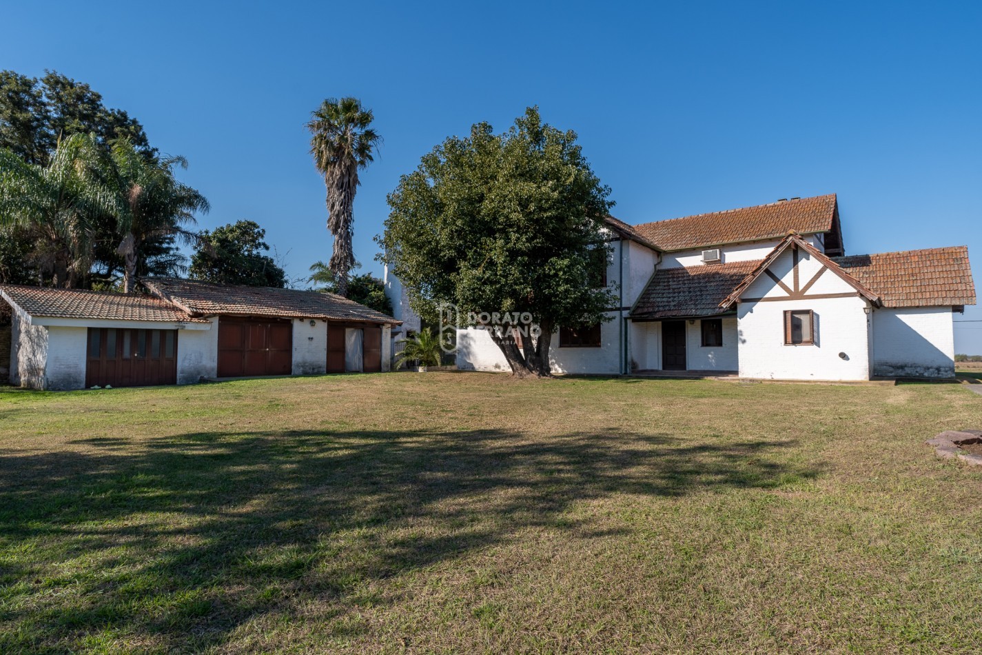 MANSION COLONIAL FRENTE A RIO CORONDA.