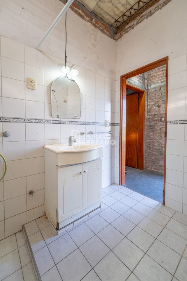 LOTE EN ESQUINA + CASA A TERMINAR! - AREA RESIDENCIAL!