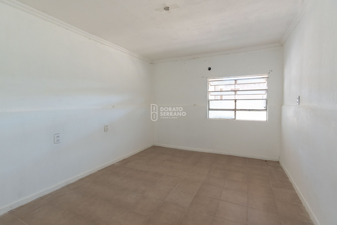 CASA PARA HABITAR  +  LOTE IDEAL + TODOS LOS SERVICIOS! - 15 MTS. DE FRENTE!