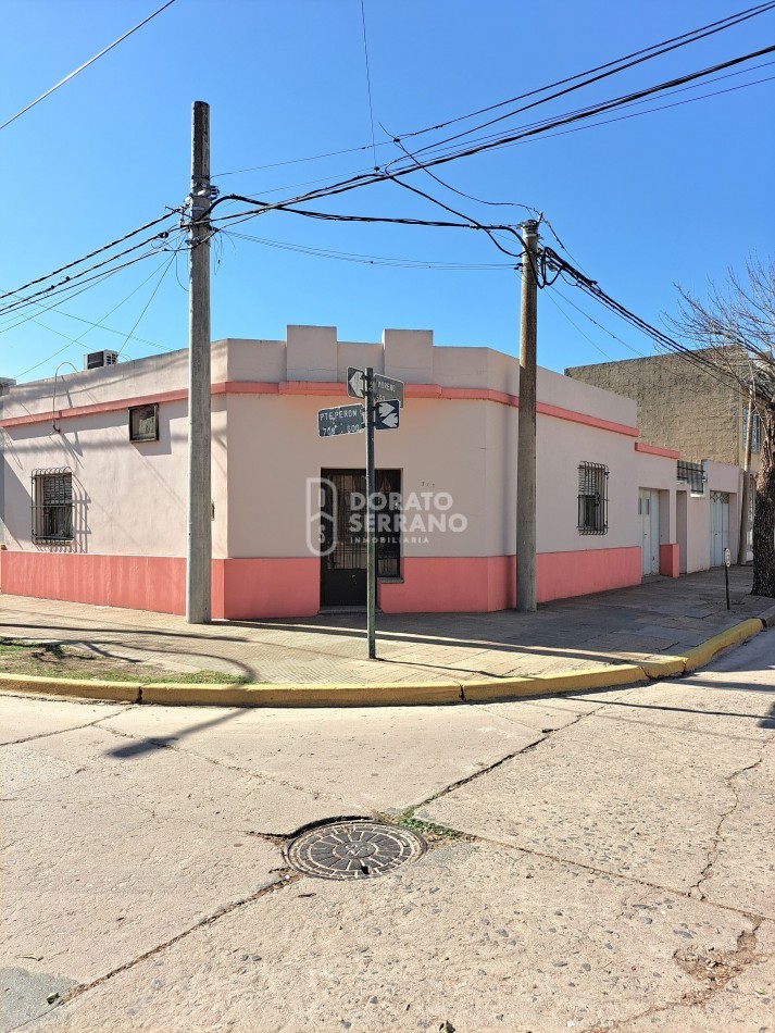 CASA EN ESQUINA! MORENO Y PERON. A PASOS DE AV. DE MAYO. 