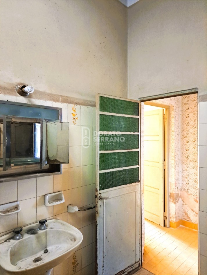 LOTE IDEAL + CASA A RECICLAR / EN PLENO BARRIO PROGRESO!