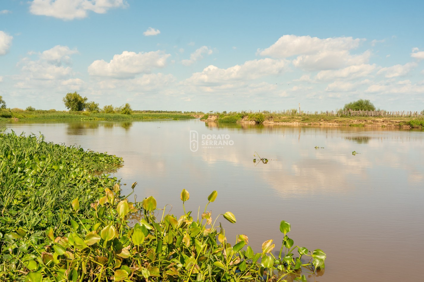CASA EN EL RIO! GRANDIOSA! BARRIO BASUALDO!