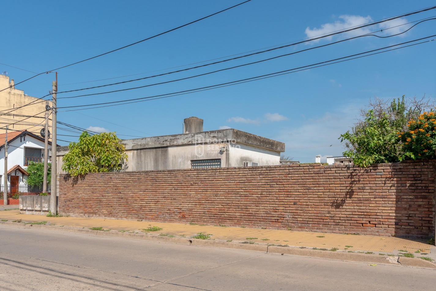 CASA EN ESQUINA! GRAN UBICACION!