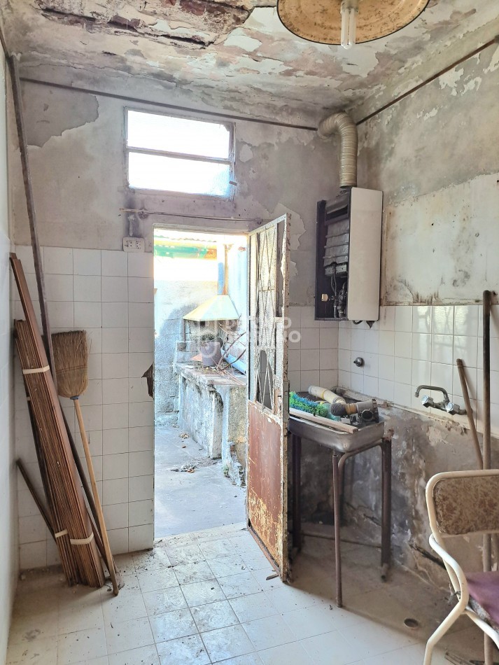 LOTE + CASA A RECICLAR -