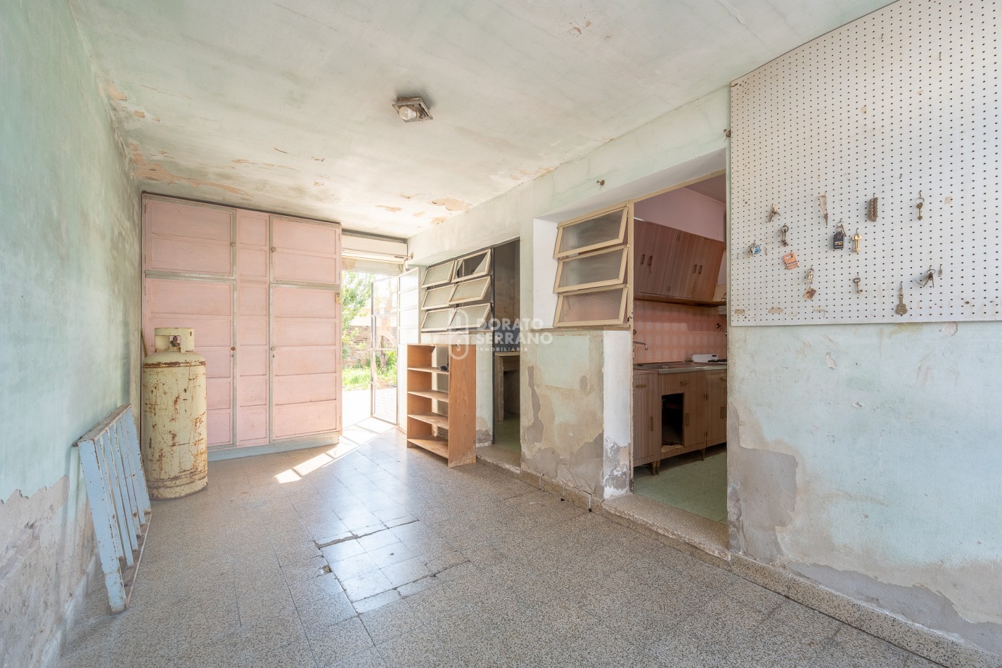 CASA EN ESQUINA! GRAN UBICACION!