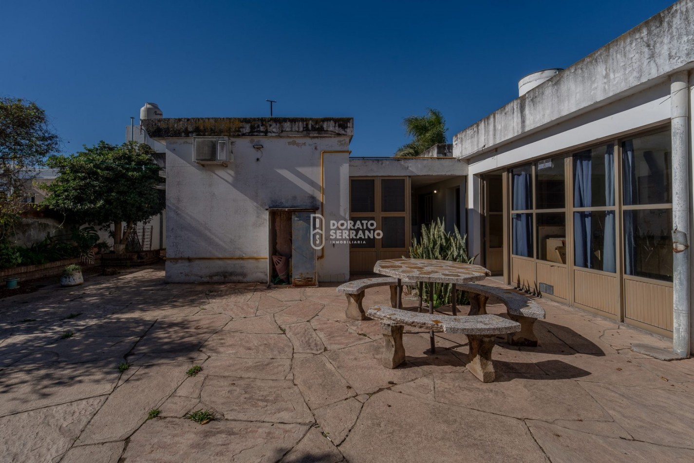 SOBRIA & ELEGANTE & RESIDENCIAL