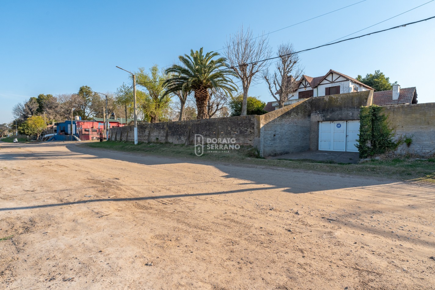 MANSION COLONIAL FRENTE A RIO CORONDA.