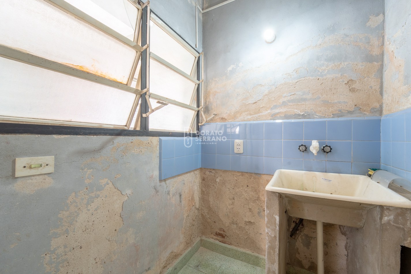 CASA EN ESQUINA! GRAN UBICACION!