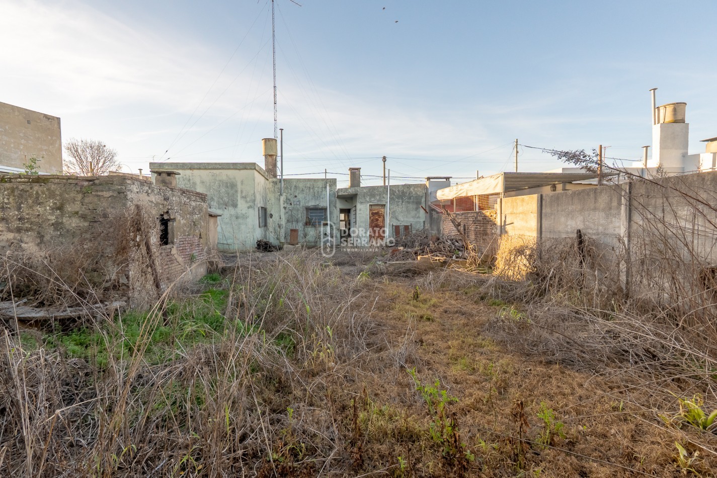 LOTE IDEAL + CASA A RECICLAR / EN PLENO BARRIO PROGRESO!