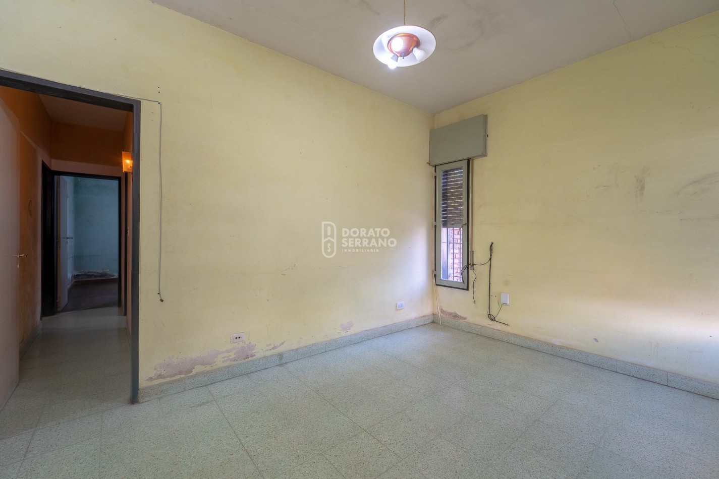 CASA EN ESQUINA! GRAN UBICACION!