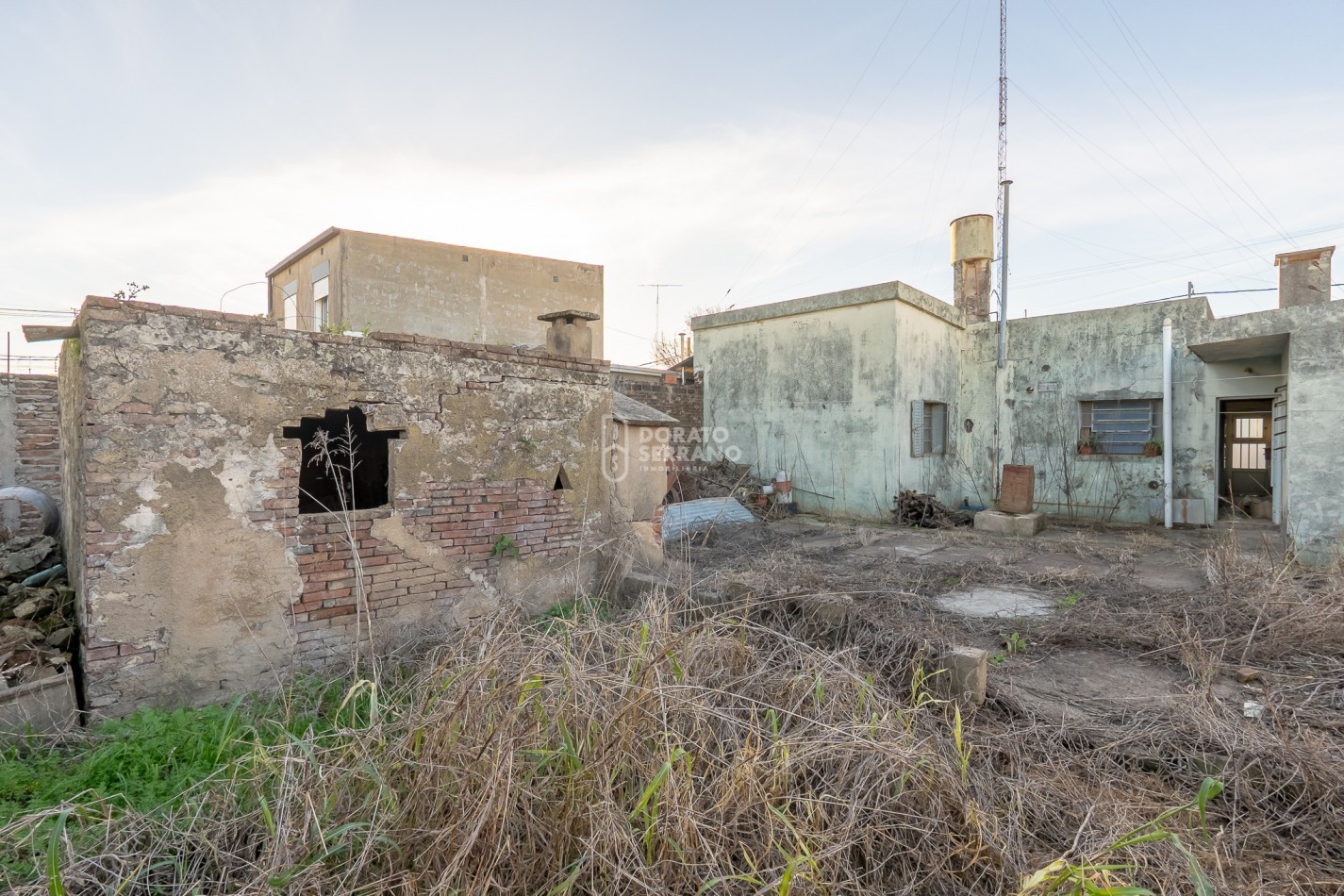 LOTE IDEAL + CASA A RECICLAR / EN PLENO BARRIO PROGRESO!