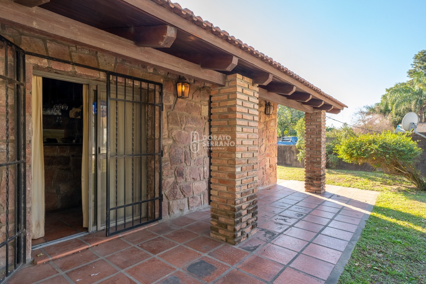 MANSION COLONIAL FRENTE A RIO CORONDA.