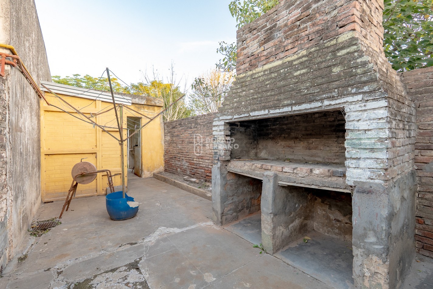 LOTE 10X45 +TODOS LOS SERVICIOS + PLUS CONSTRUCCION A RECICLAR.