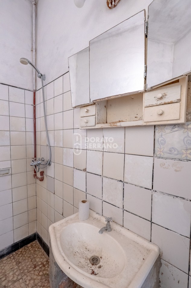 LOTE 10X45 +TODOS LOS SERVICIOS + PLUS CONSTRUCCION A RECICLAR.