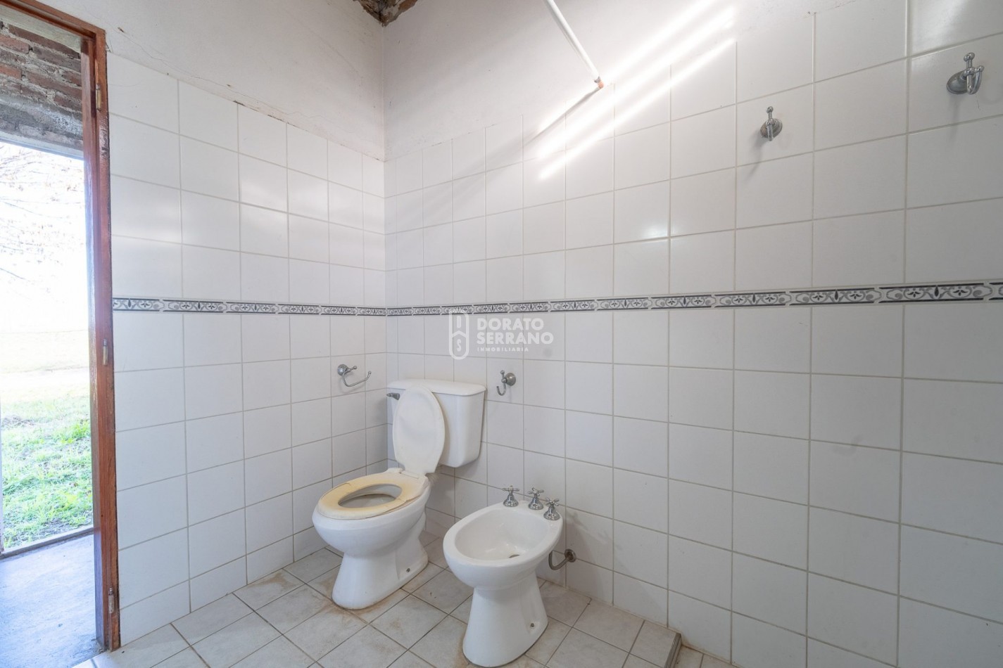 LOTE EN ESQUINA + CASA A TERMINAR! - AREA RESIDENCIAL!