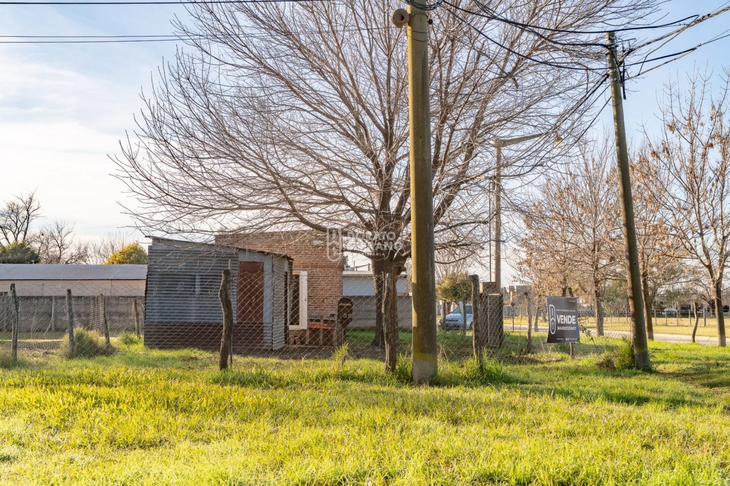 LOTE EN ESQUINA + CASA A TERMINAR! - AREA RESIDENCIAL!