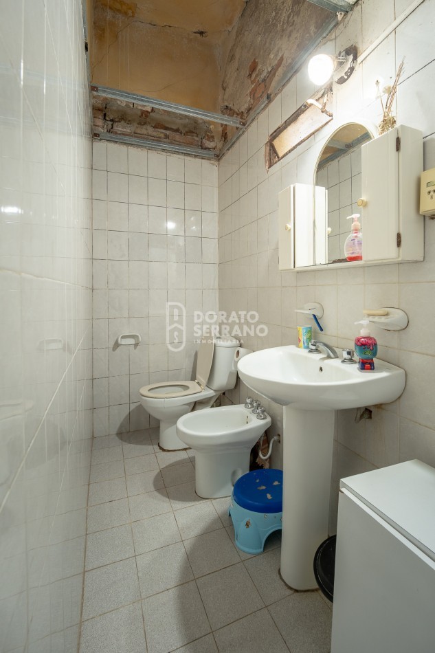 LOTE EN BARRIO FLORIDA! TODOS LOS SERVICIOS - PLUS EDIFICADO A DEMOLER O RECICLAR. 