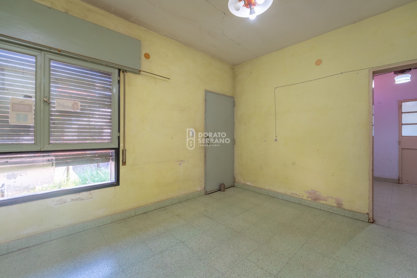 CASA EN ESQUINA! GRAN UBICACION!