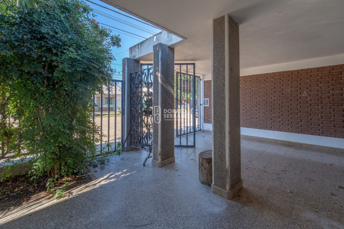SOBRIA & ELEGANTE & RESIDENCIAL