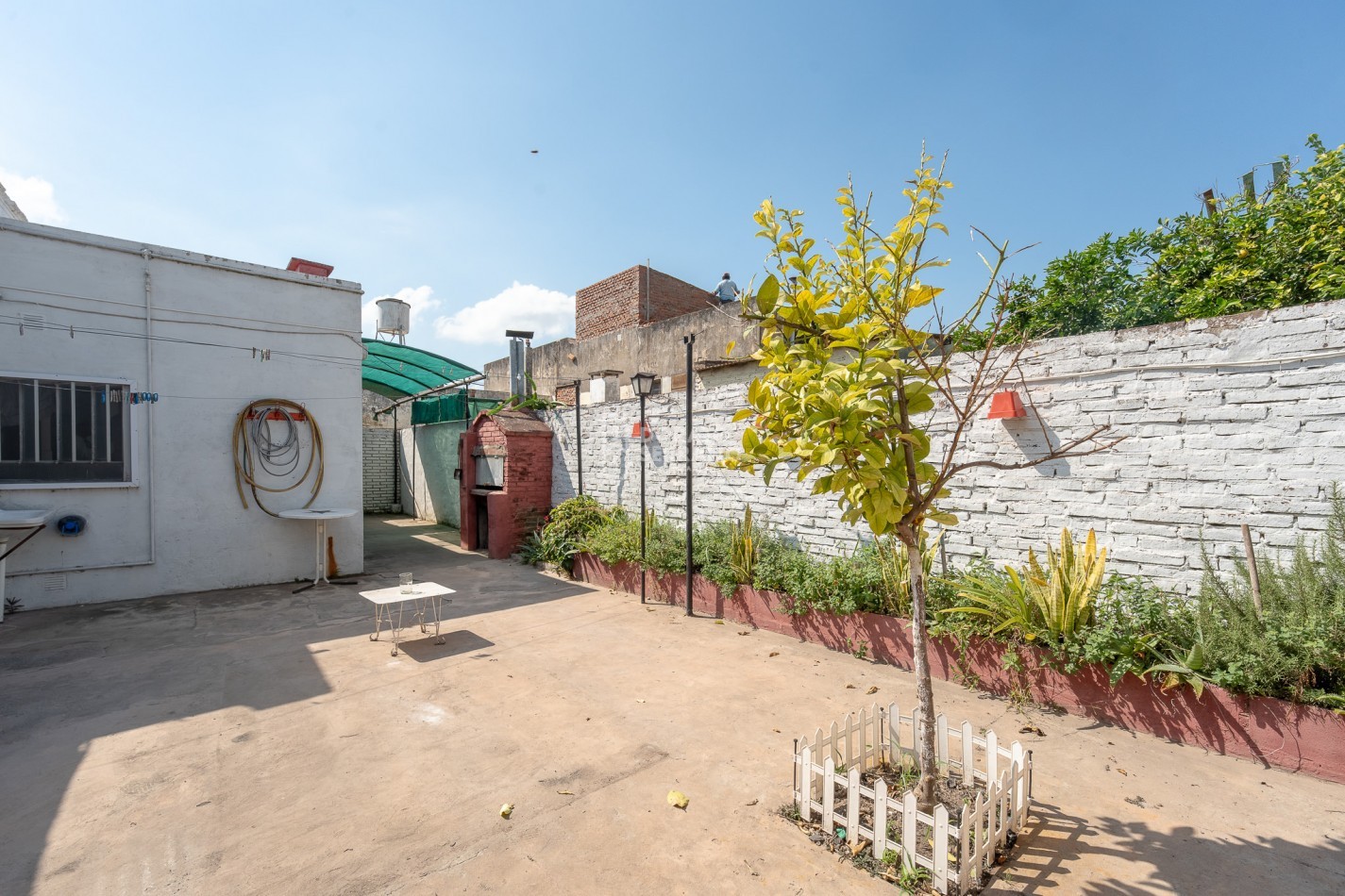 OPERATIVA! A MTS. DE AVENIDA! TODOS LOS SERVICIOS.