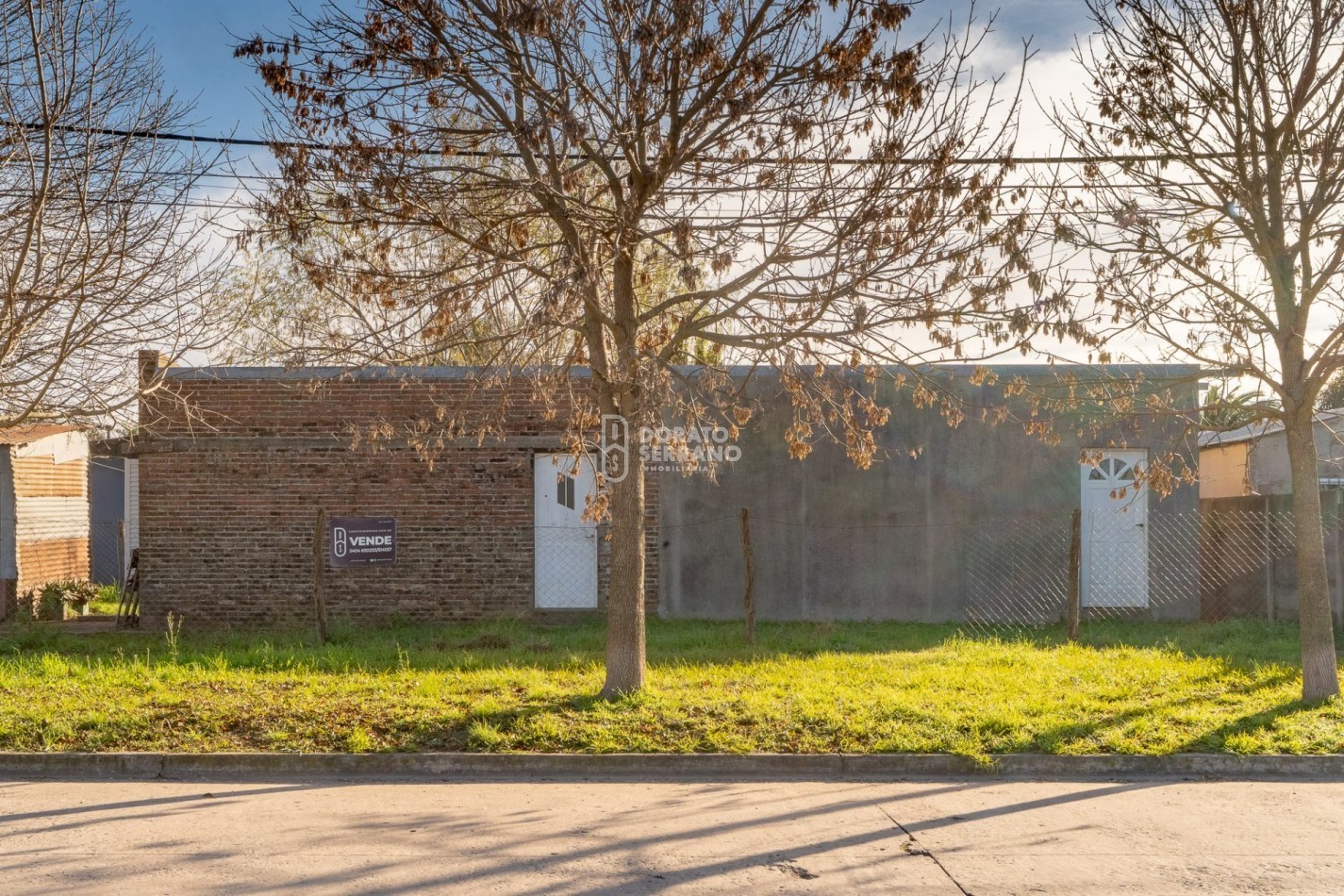 LOTE EN ESQUINA + CASA A TERMINAR! - AREA RESIDENCIAL!