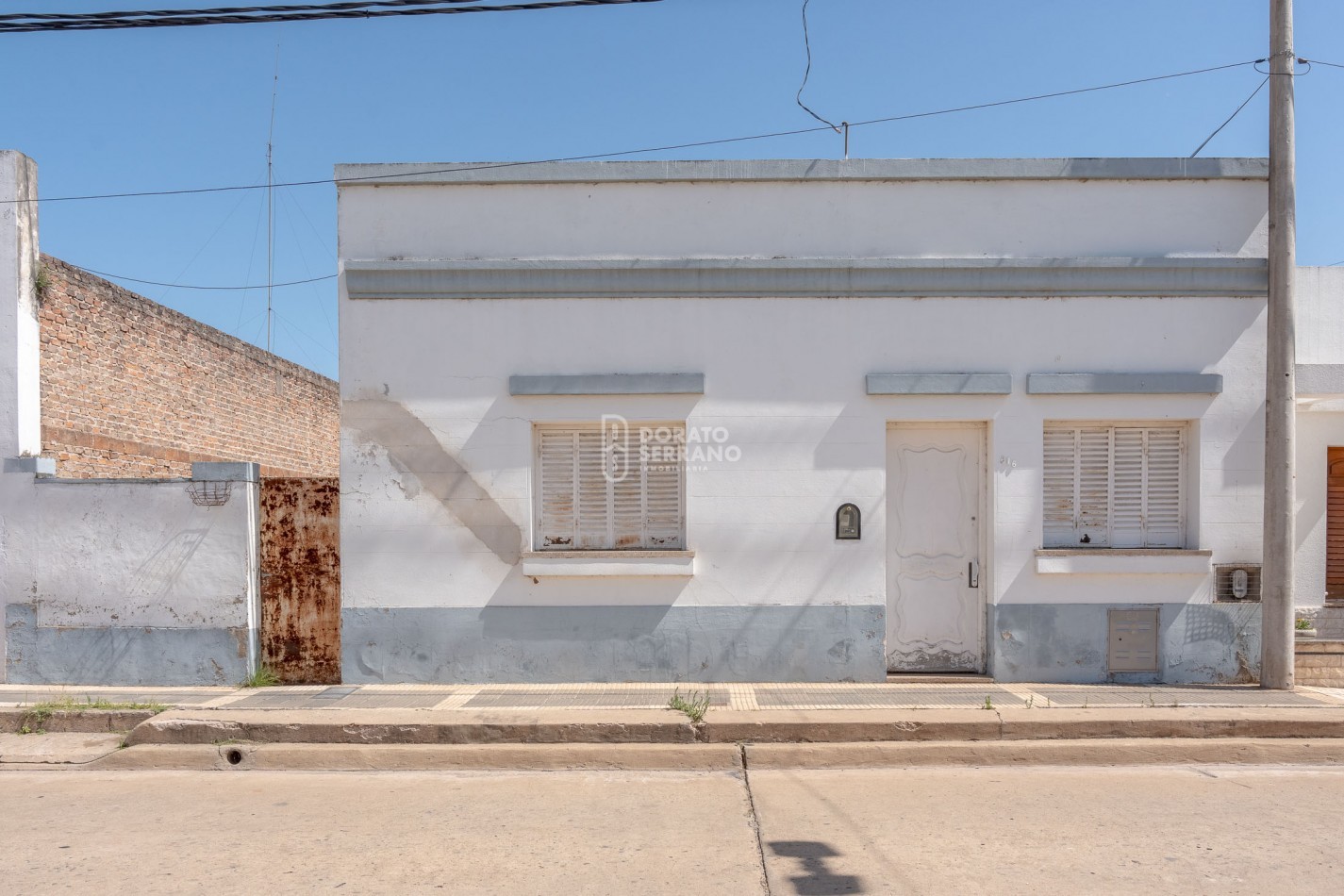 CASA A RECICLAR EN FLORIDA! Gran ubicacion & Todos los servicios. 