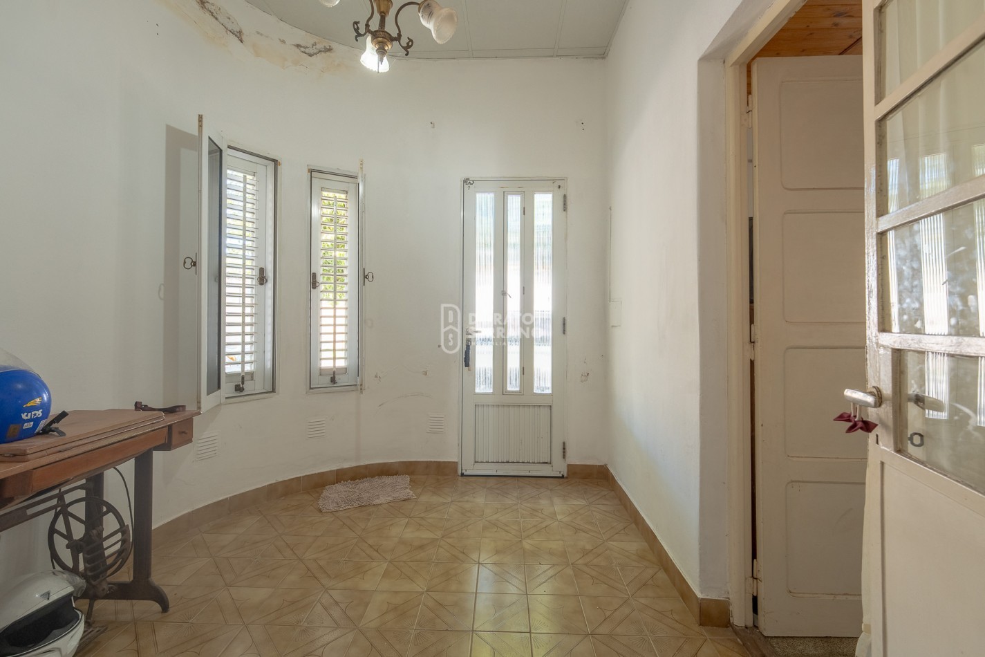 CASA TIPO + TODOS LOS SERVICIOS! Buena ubicacion & Estado Operativo.