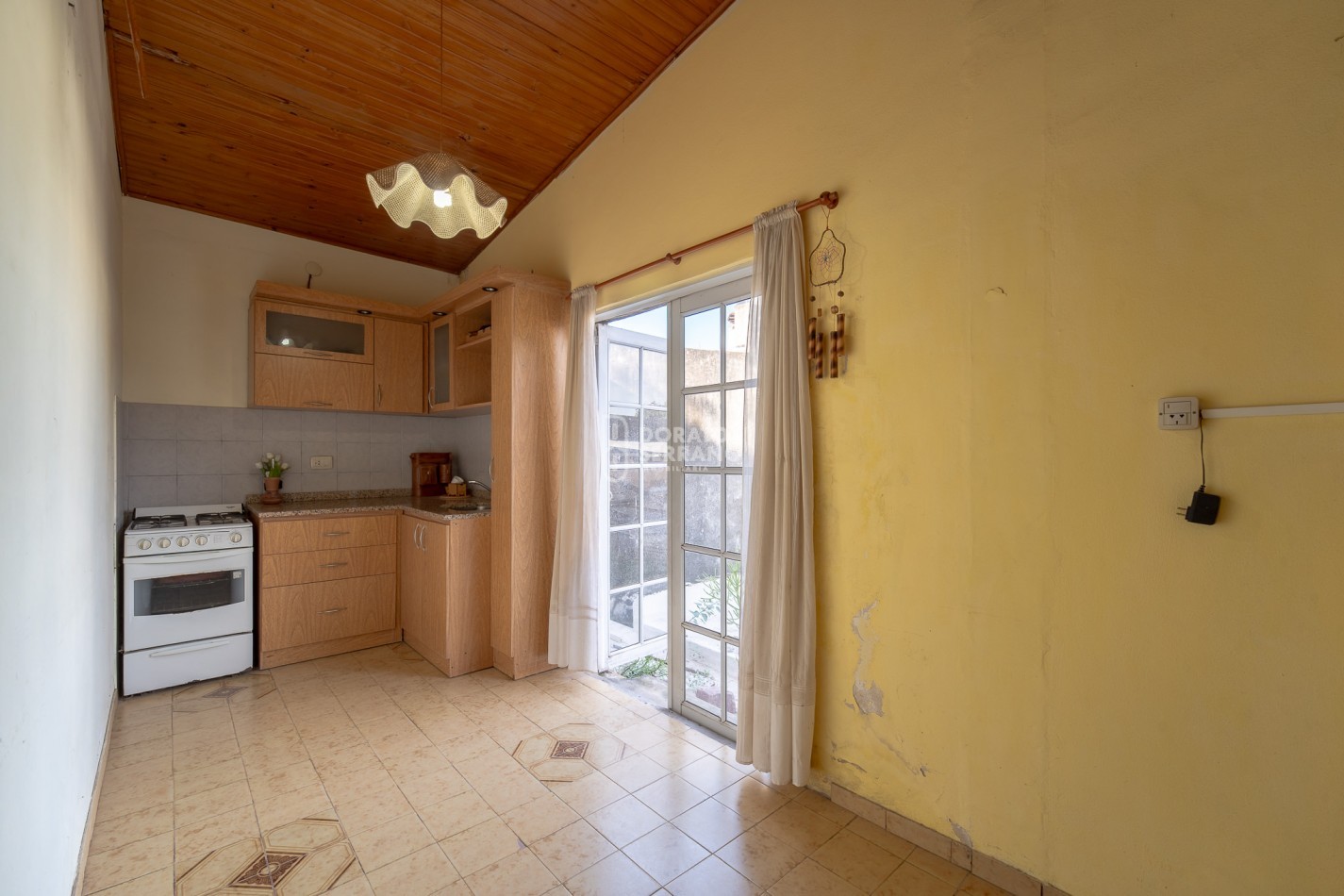 3X1 / CASA - DEPTO - LOCAL -  PASOS DE LA PLAZA CENTRAL!