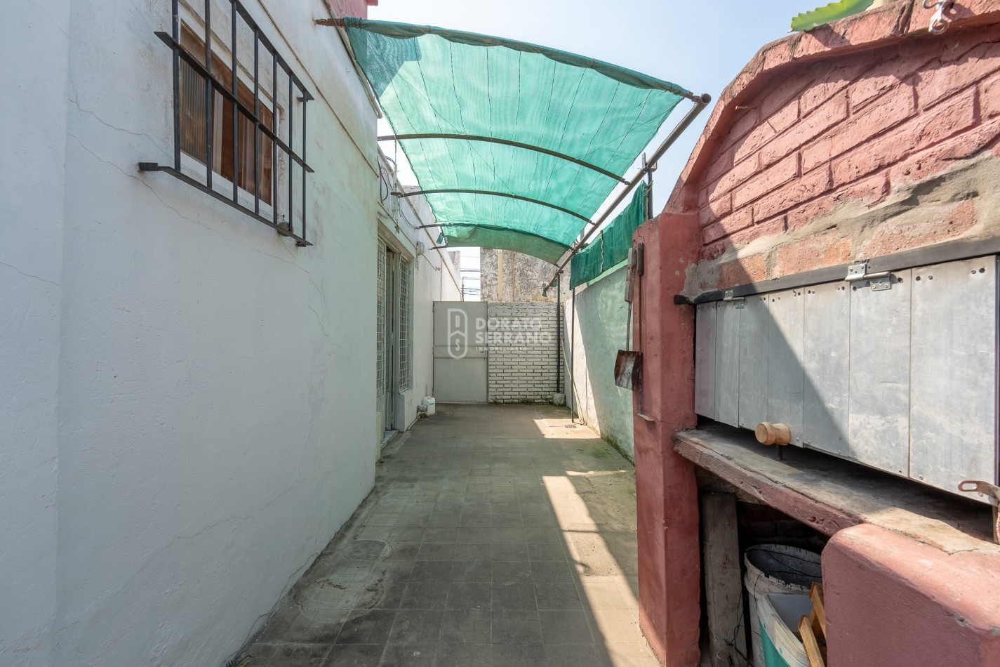 OPERATIVA! A MTS. DE AVENIDA! TODOS LOS SERVICIOS.